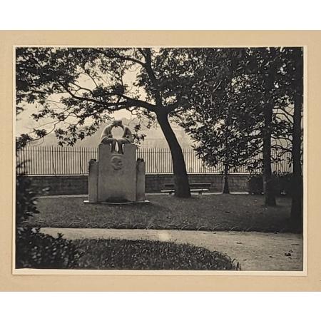 blanc_demilly_Sculpture d’amoureux dans le jardin des Chartreux à Lyon.jpg